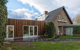 (left) Garden Suite in Villa near TUe&Centre